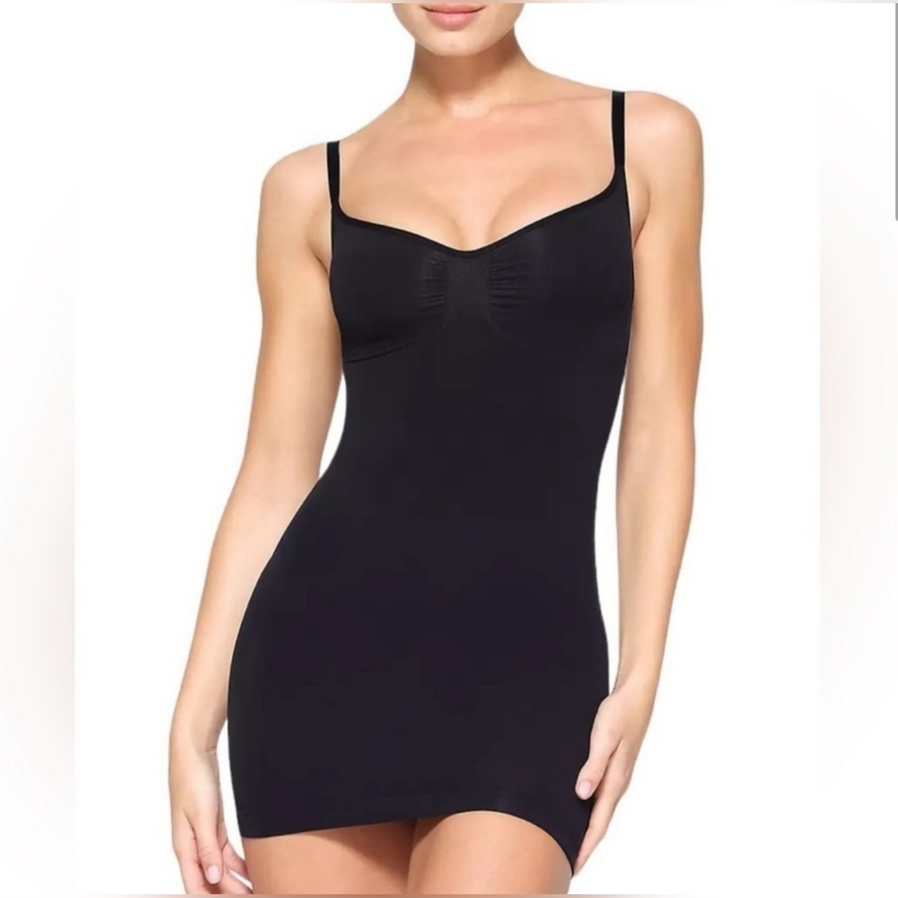NWOT!!! SKIMS Seamless Sculpt Slip Dress
